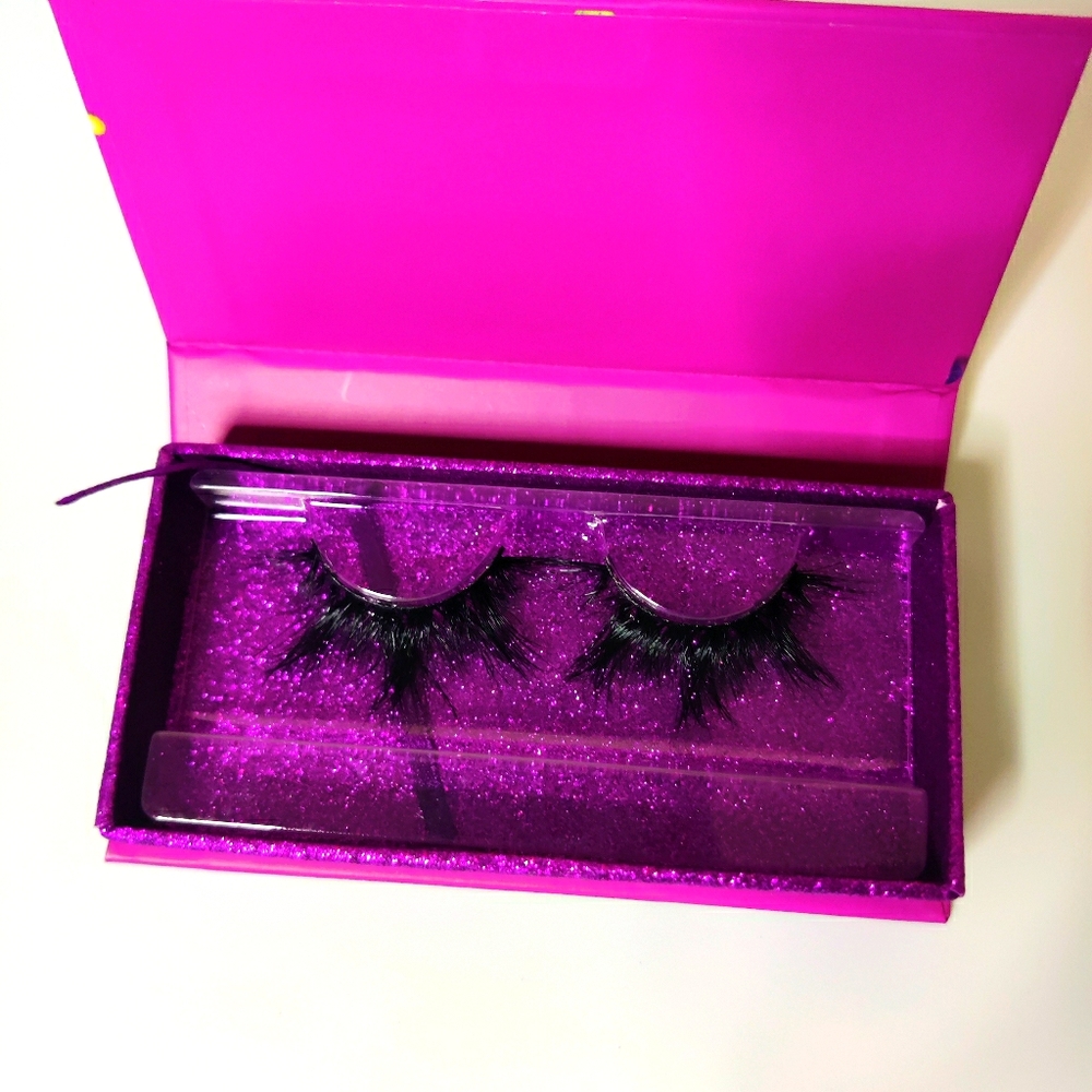 Lashes - Picture 3 of 4